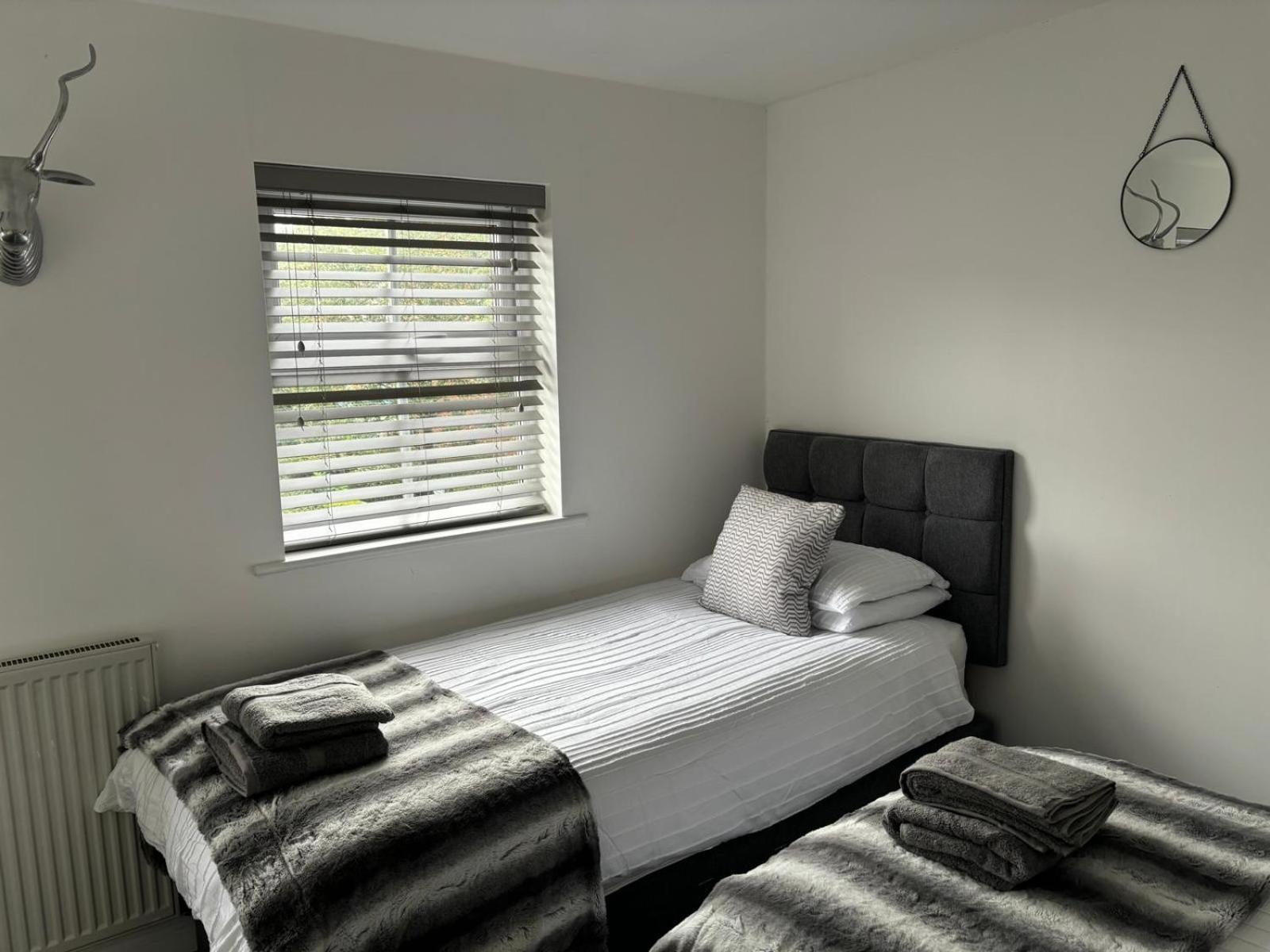 Potters Bank Durham Villa ภายนอก รูปภาพ